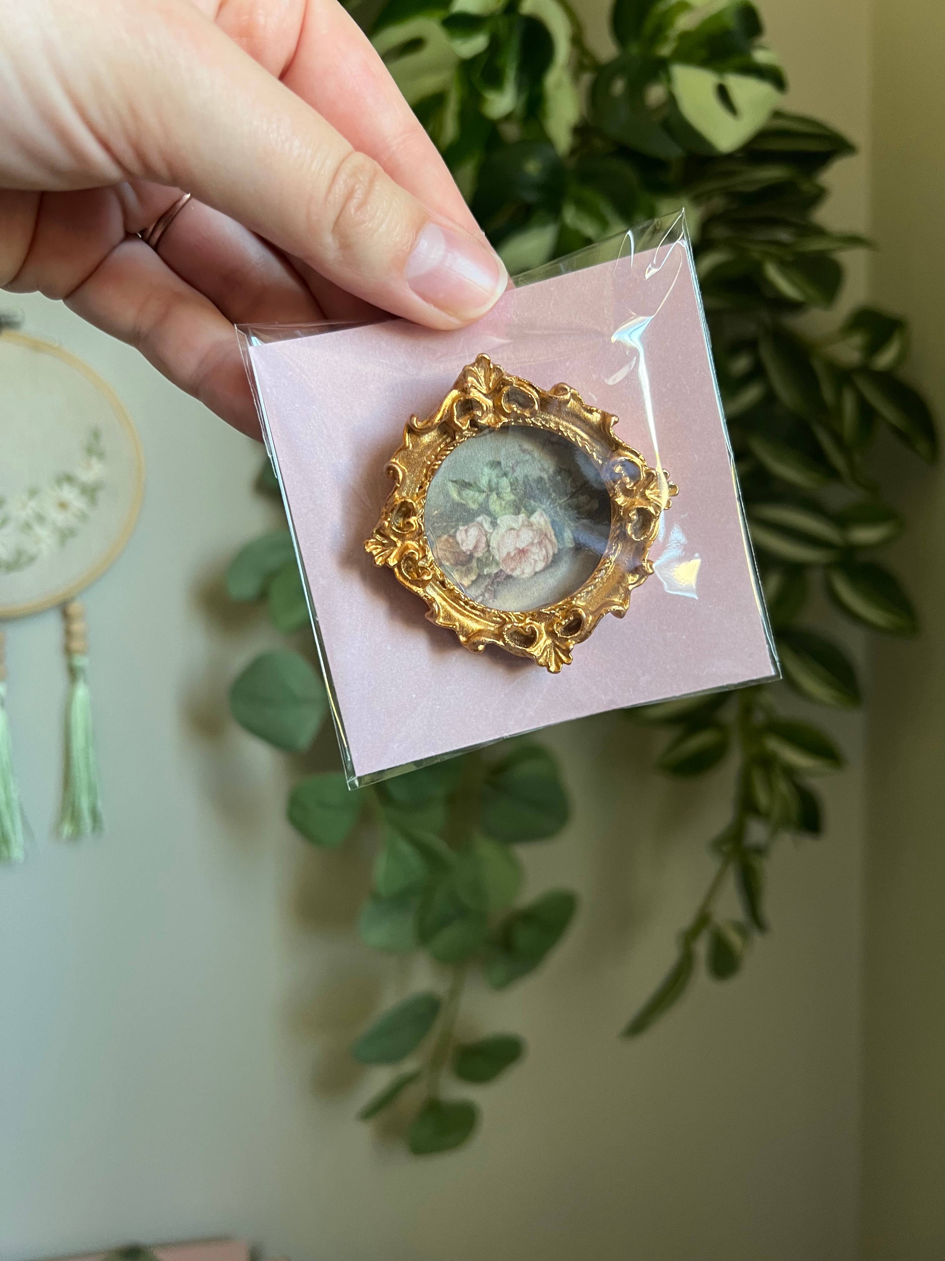 Vintage Inspired Round Miniature Magnet