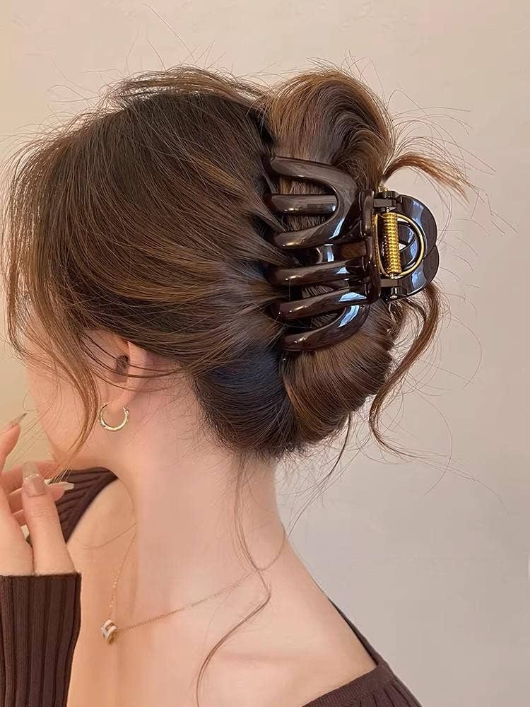 Tortoiseshell hair claw clip everyday neutral accessory