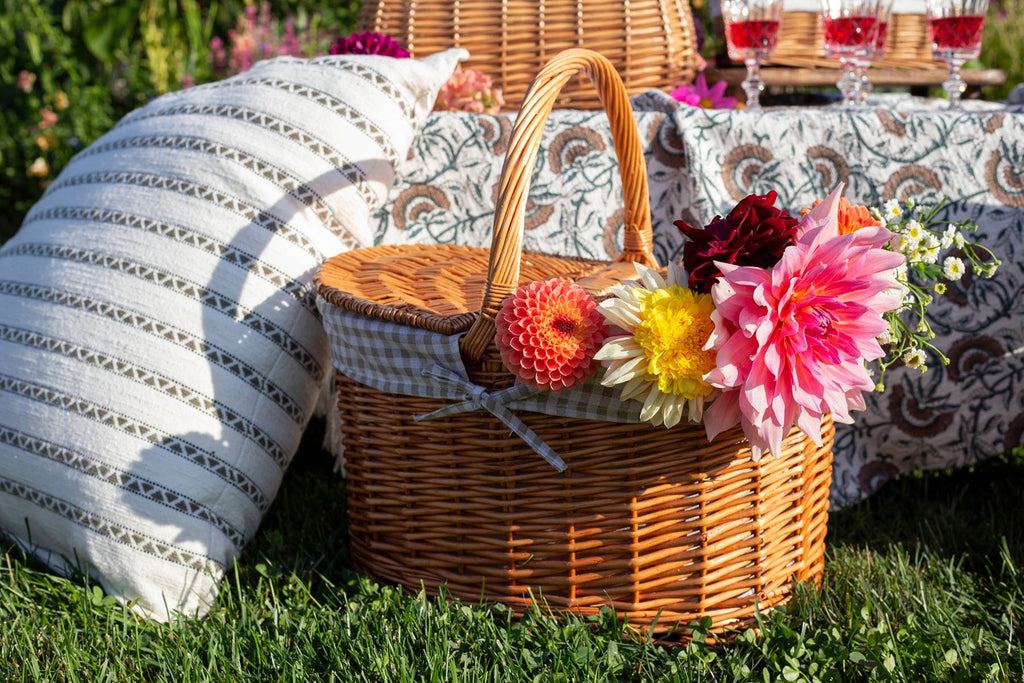 OVAL WILLOW PICNIC BASKET TWO LIDS FABRIC LINER O/H