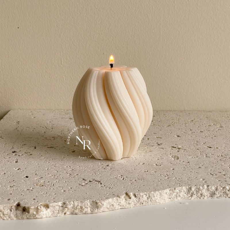 Dahlia Swirl Candle  image 0