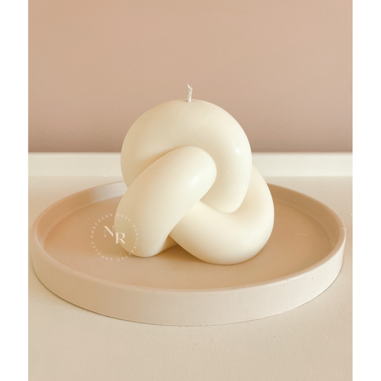 Naomi Large Knot Candle  image 1